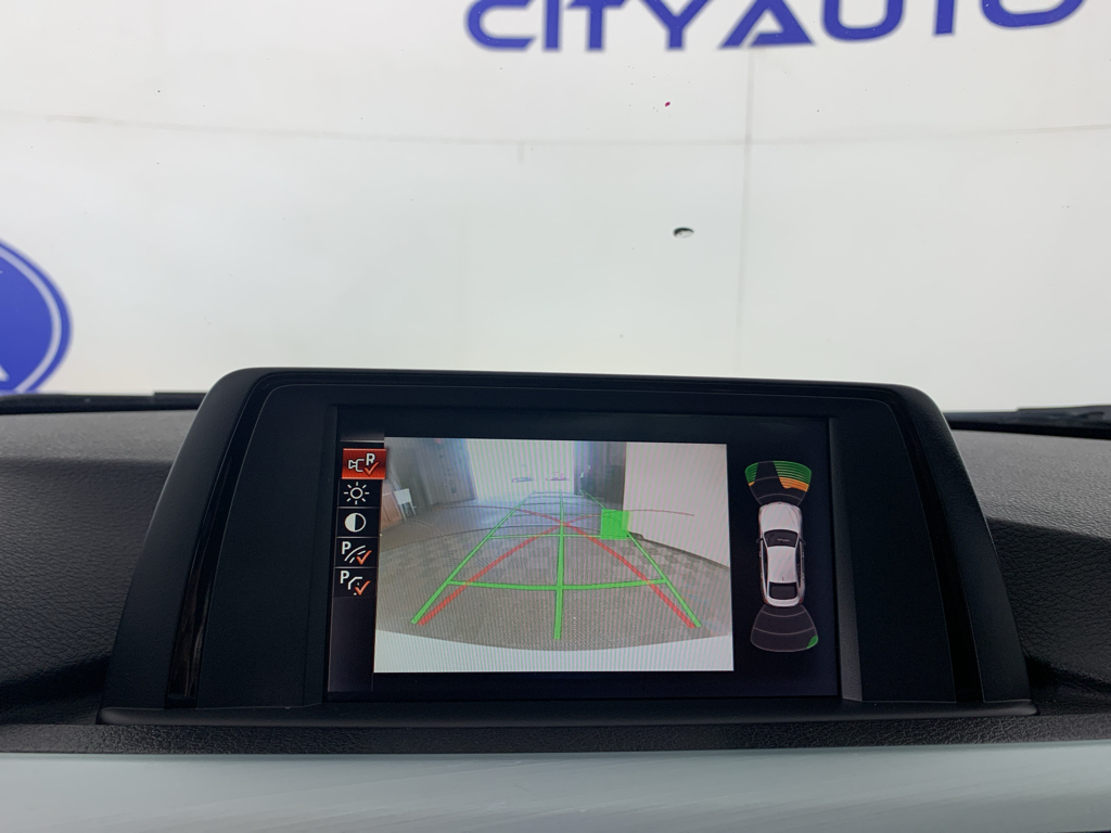 Vehicle photo 25