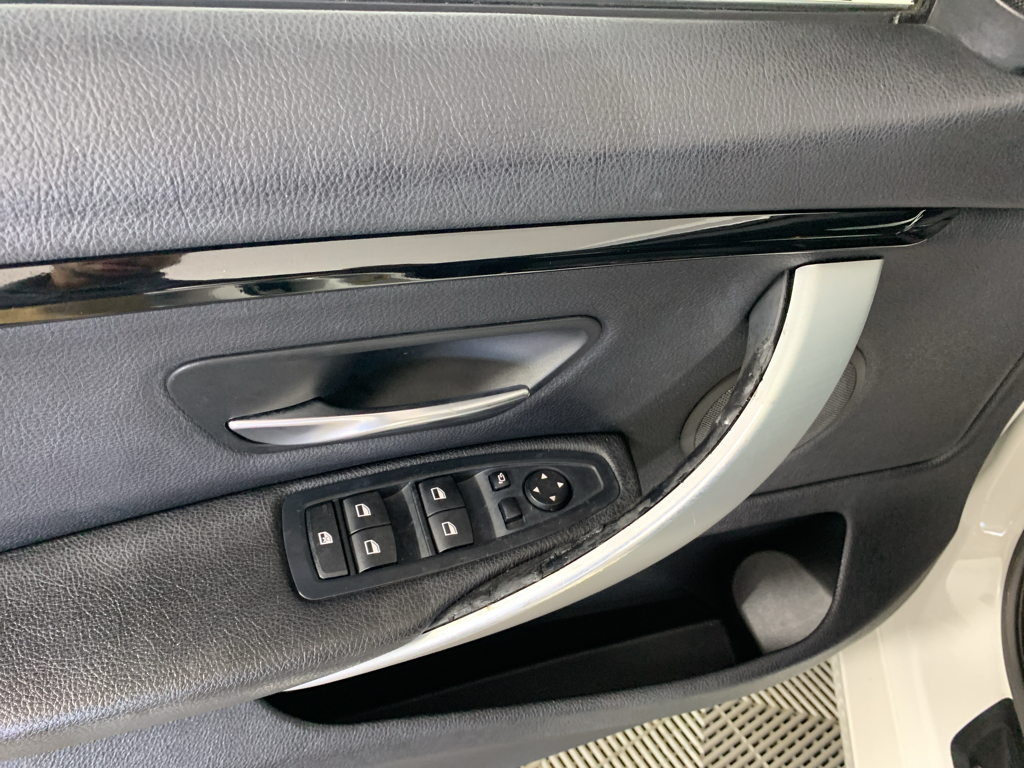Vehicle photo 14
