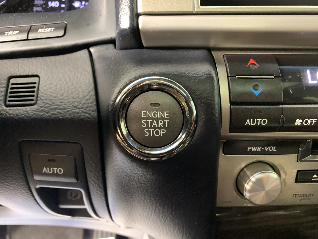 Vehicle photo 17