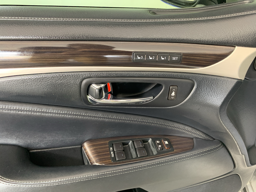Vehicle photo 14