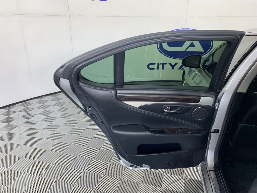 Vehicle photo 30