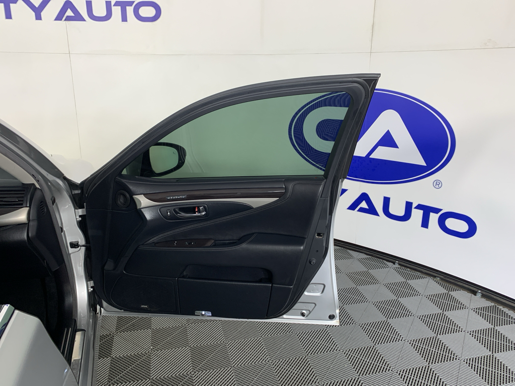 Vehicle photo 38