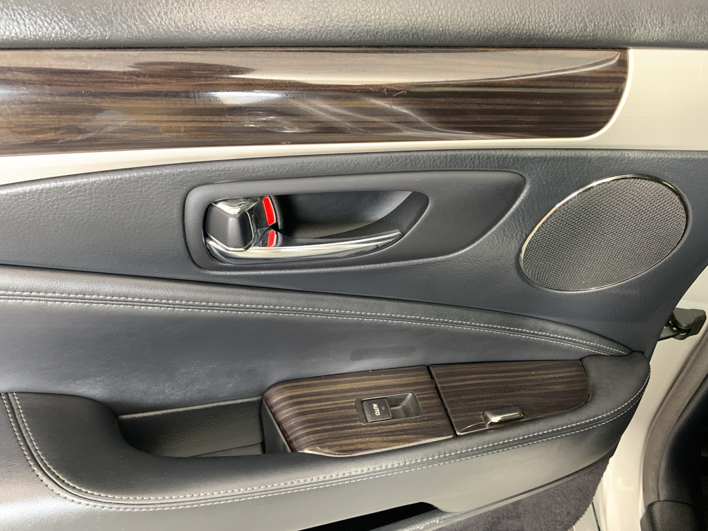 Vehicle photo 31