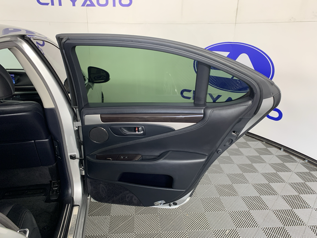 Vehicle photo 35
