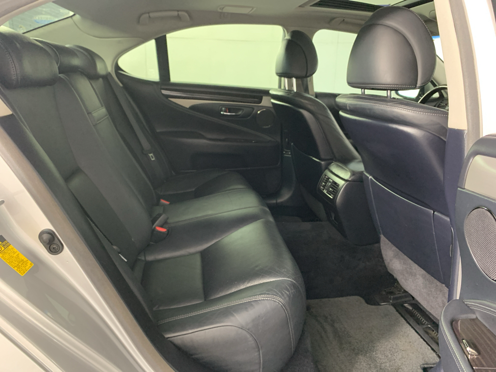 Vehicle photo 37