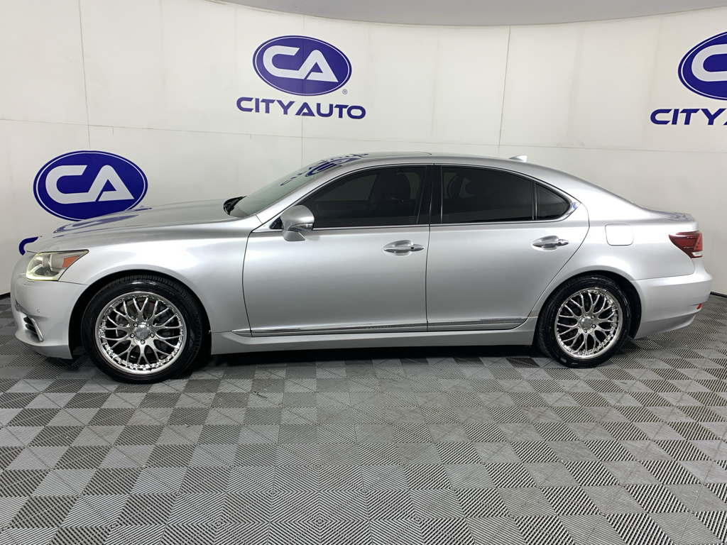 Vehicle photo 6