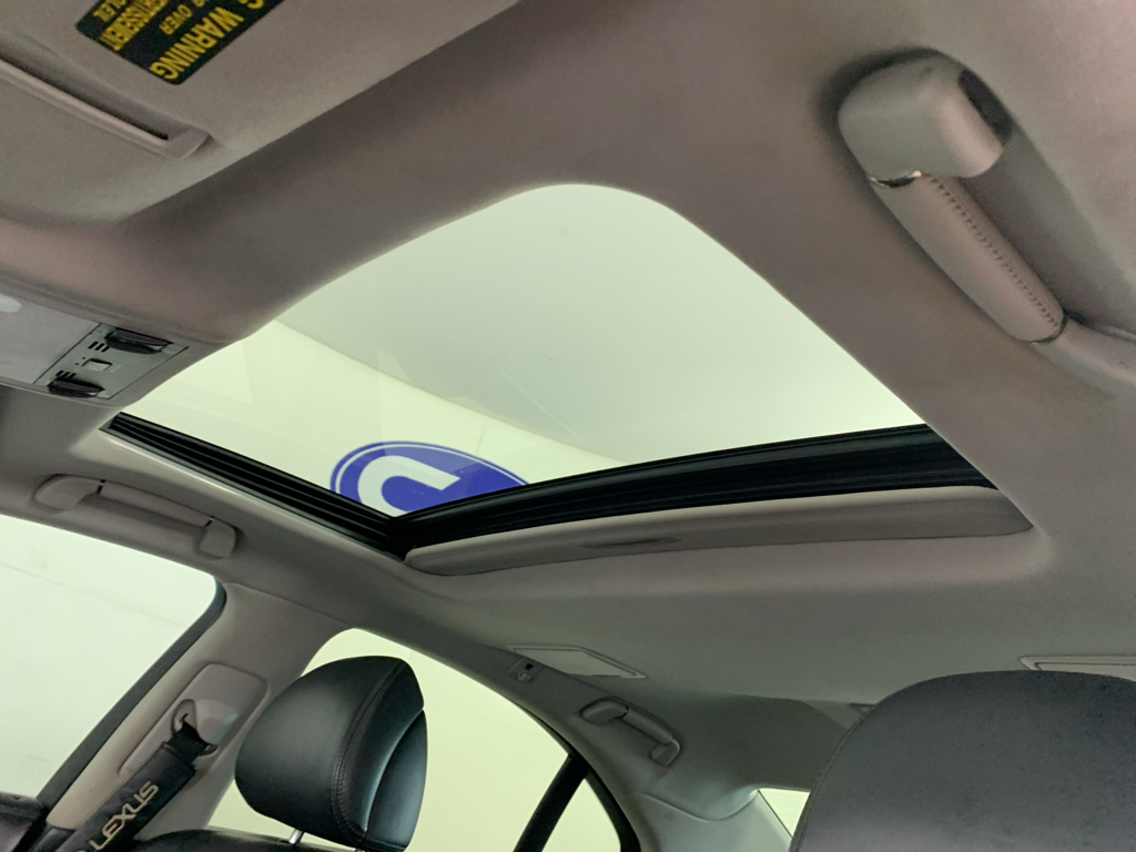 Vehicle photo 29