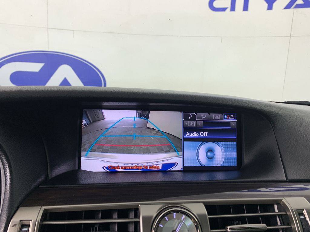Vehicle photo 26