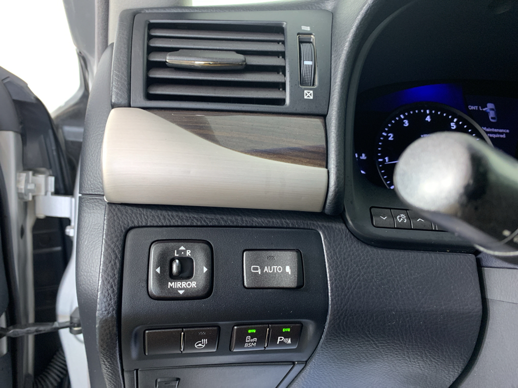 Vehicle photo 16