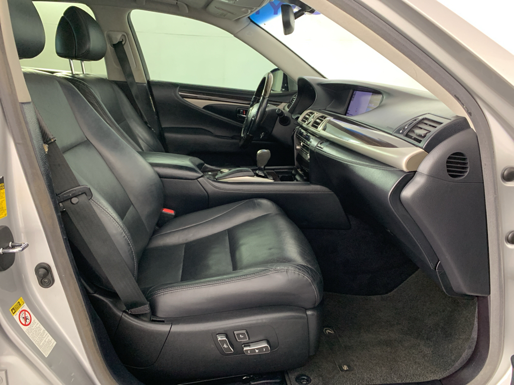Vehicle photo 40