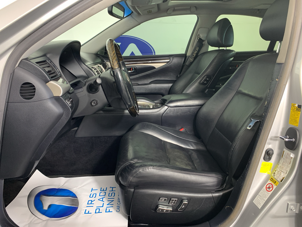 Vehicle photo 15