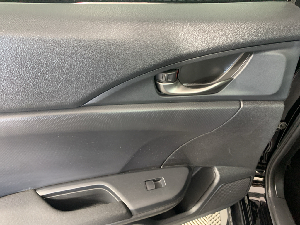 Vehicle photo 27