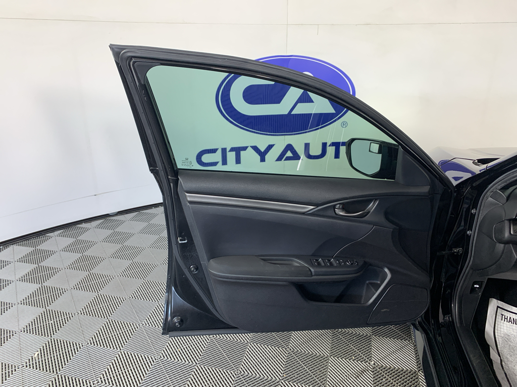 Vehicle photo 13