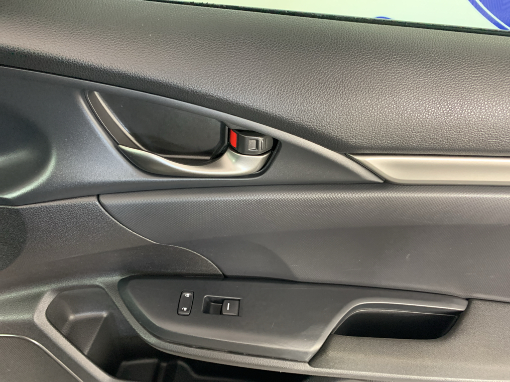 Vehicle photo 33