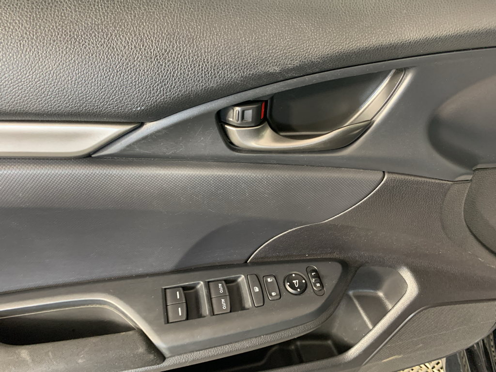 Vehicle photo 14