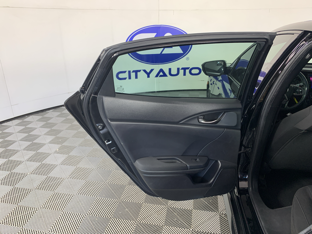 Vehicle photo 26