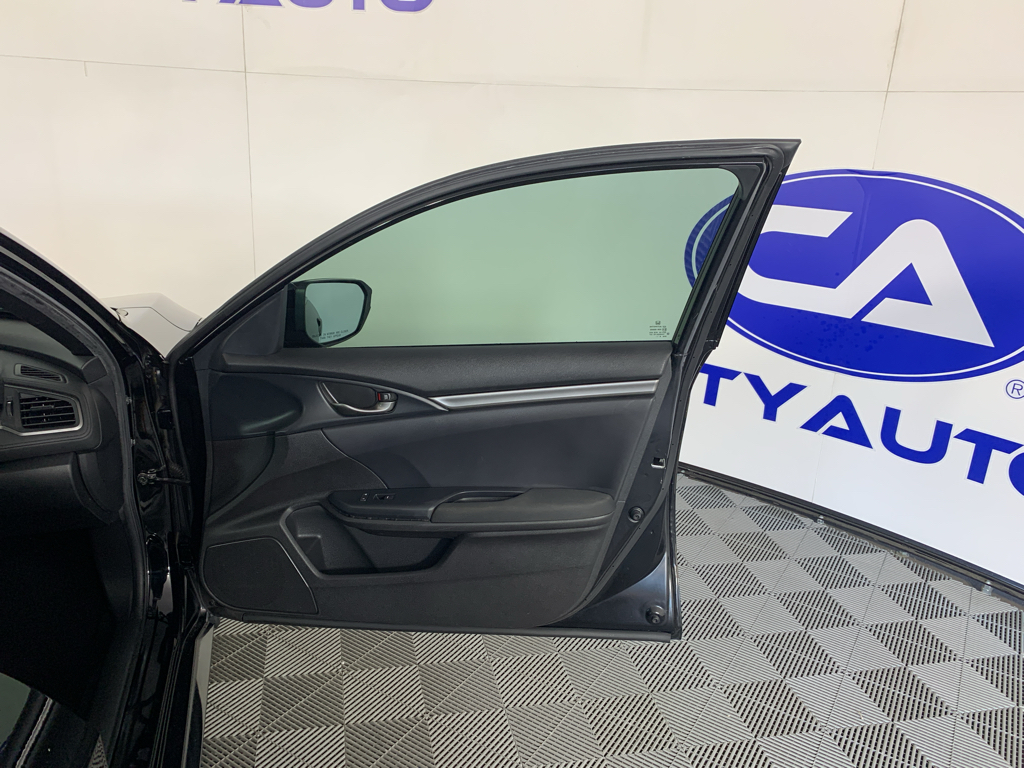 Vehicle photo 32