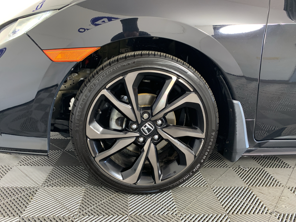 Vehicle photo 11