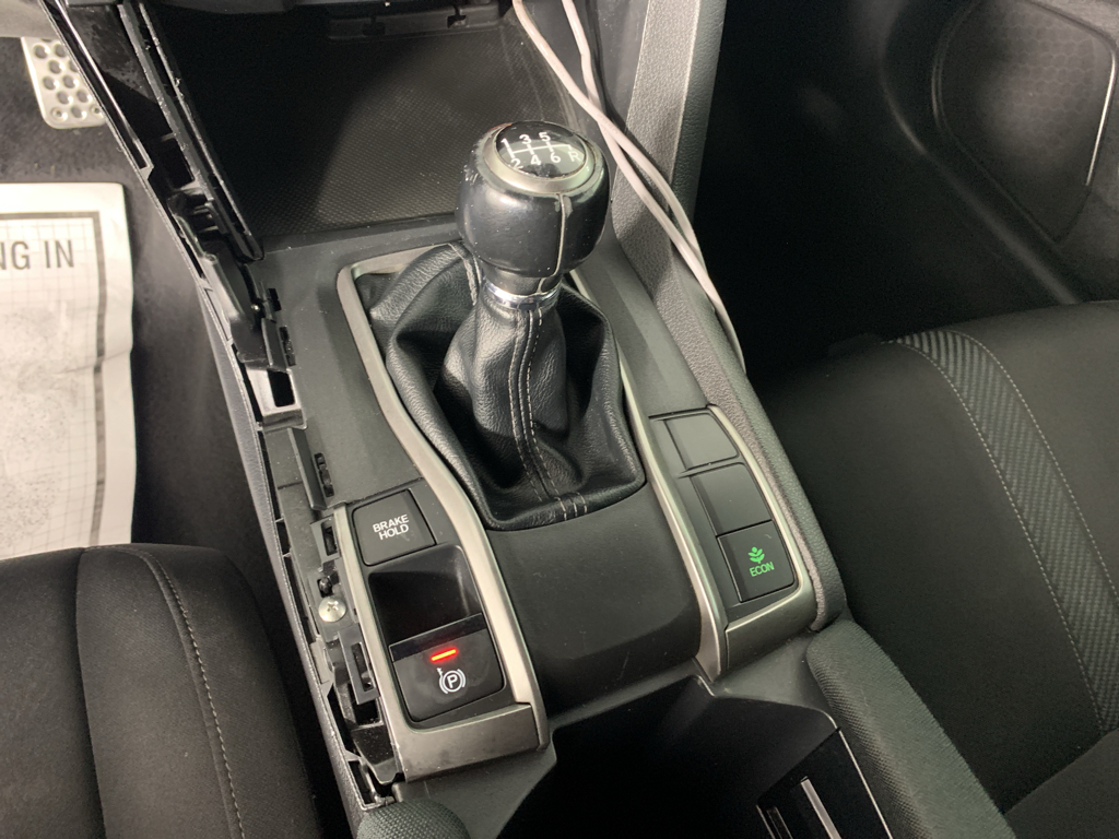 Vehicle photo 23