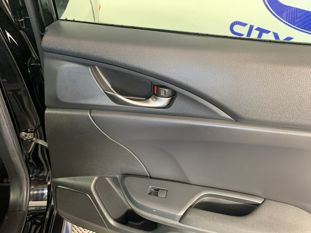 Vehicle photo 30