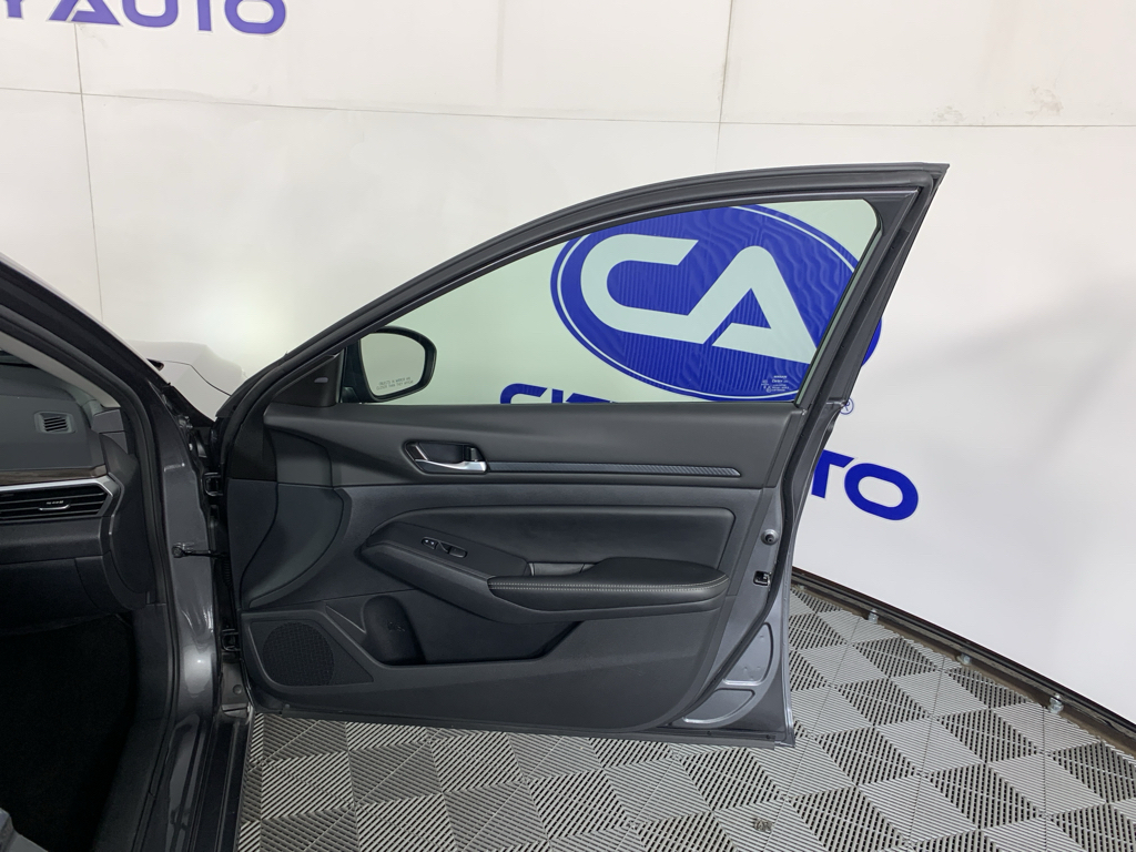 Used 2025 Nissan Altima Sedan