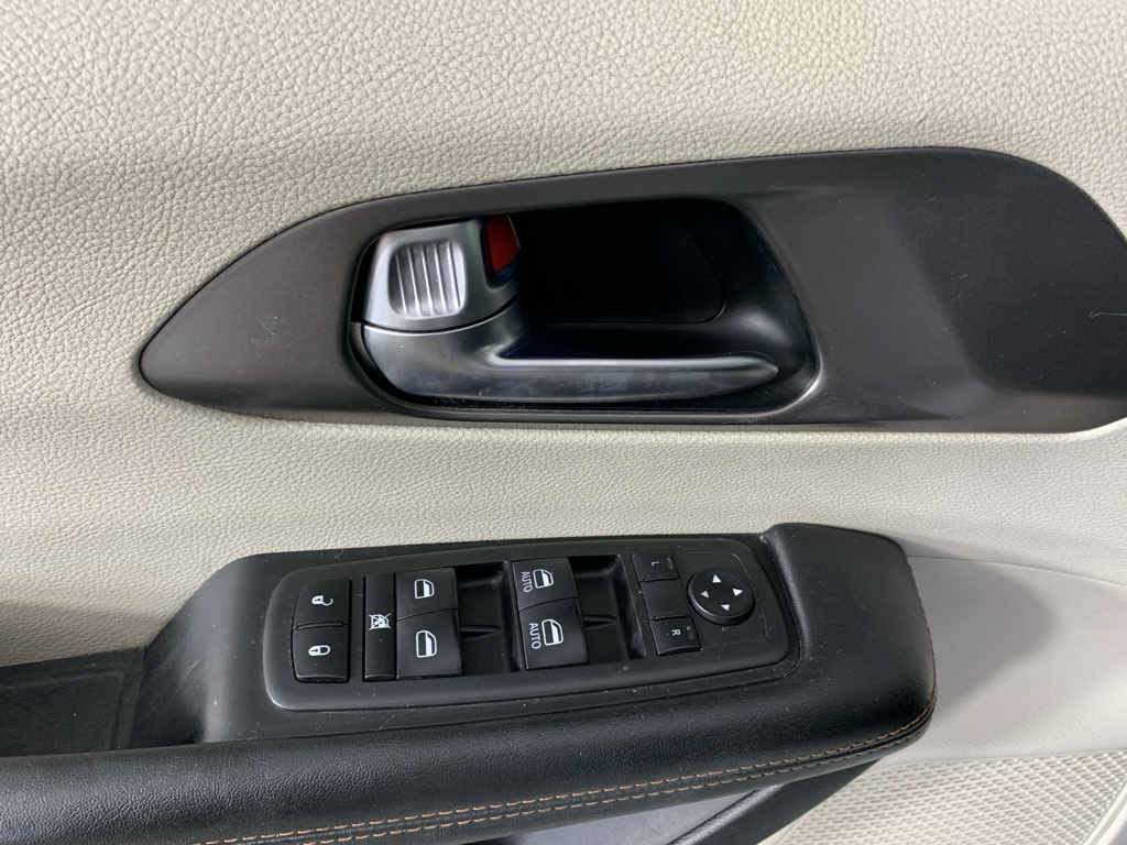 Used 2020 Chrysler Pacifica Van
