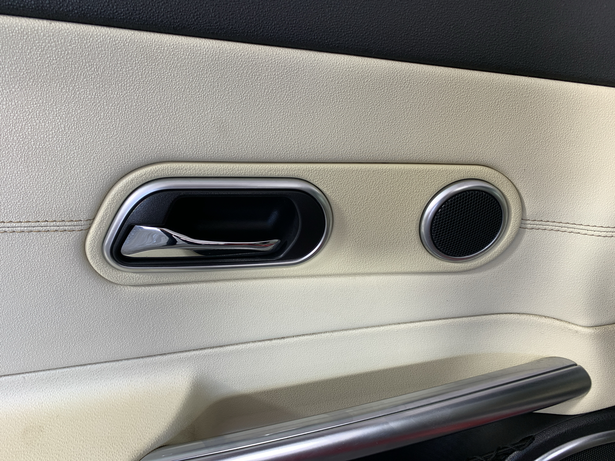 Vehicle photo 14