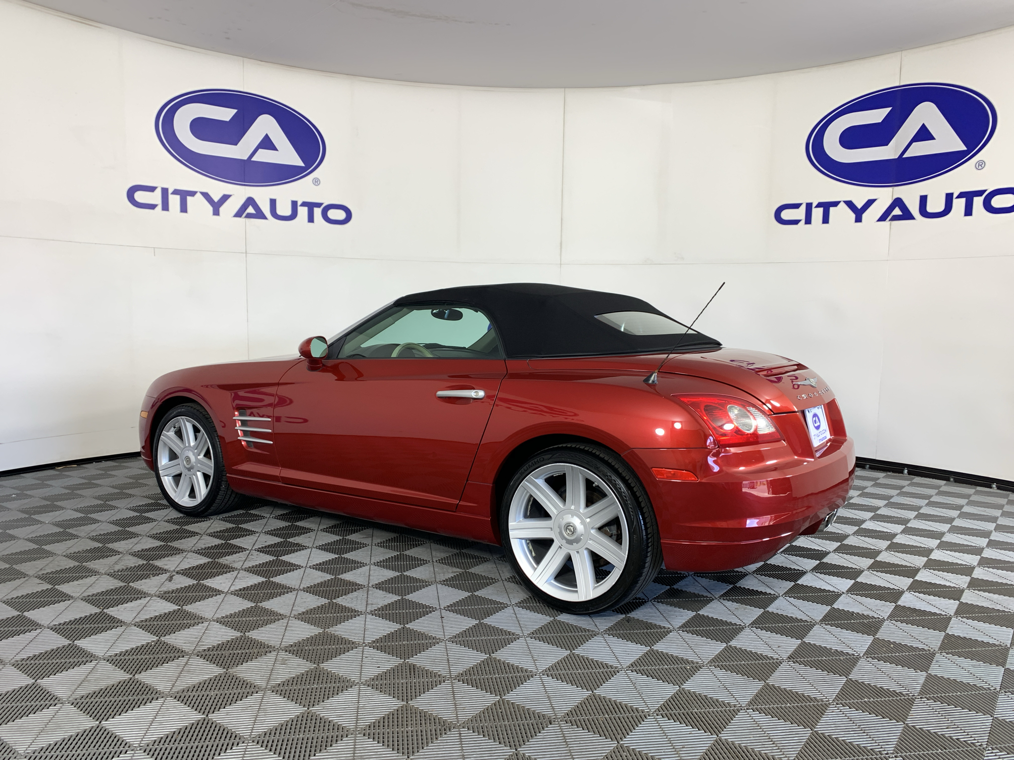 Vehicle photo 5