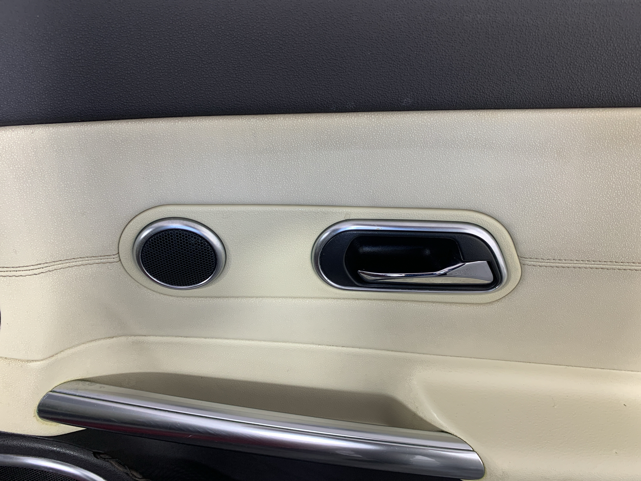 Vehicle photo 26