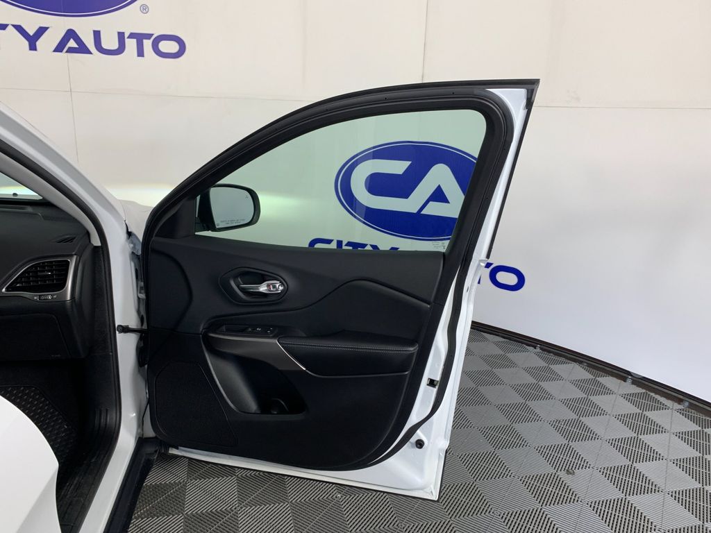 Used 2019 Jeep Cherokee SUV