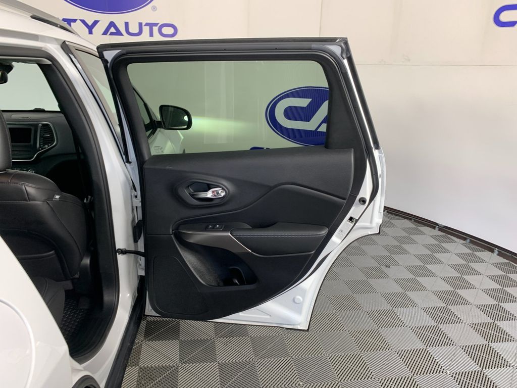 Used 2019 Jeep Cherokee SUV