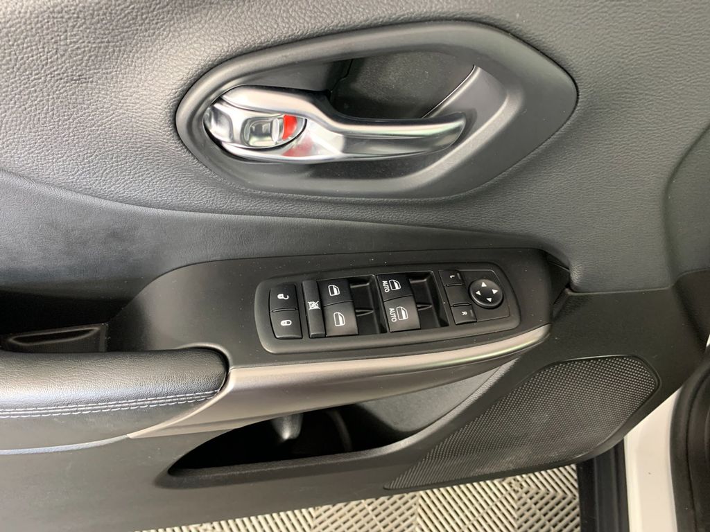 Used 2019 Jeep Cherokee SUV