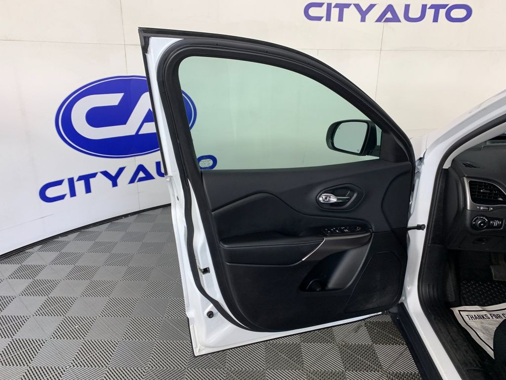 Used 2019 Jeep Cherokee SUV