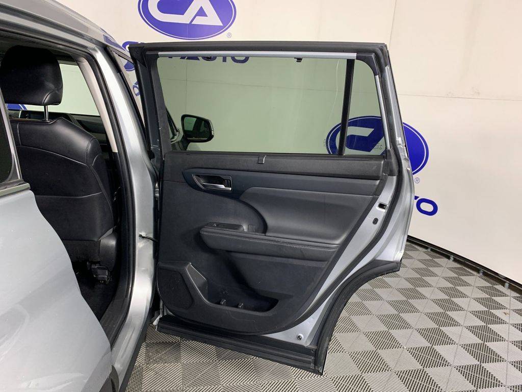 Used 2022 Toyota Highlander Hybrid SUV