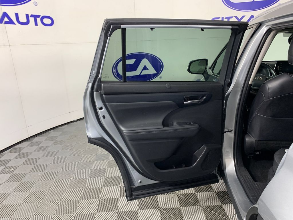 Used 2022 Toyota Highlander Hybrid SUV