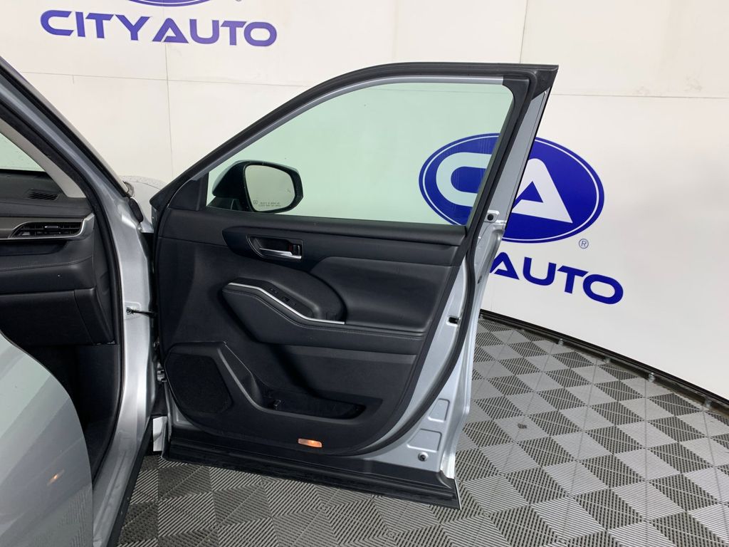 Used 2022 Toyota Highlander Hybrid SUV