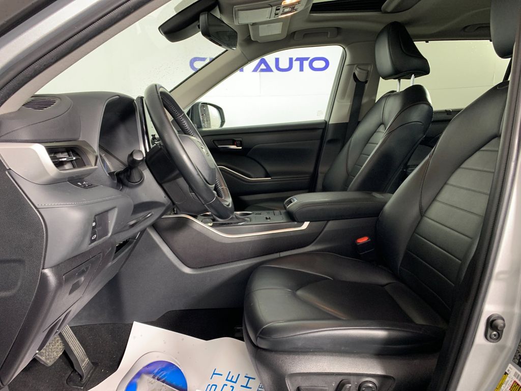 Used 2022 Toyota Highlander Hybrid SUV