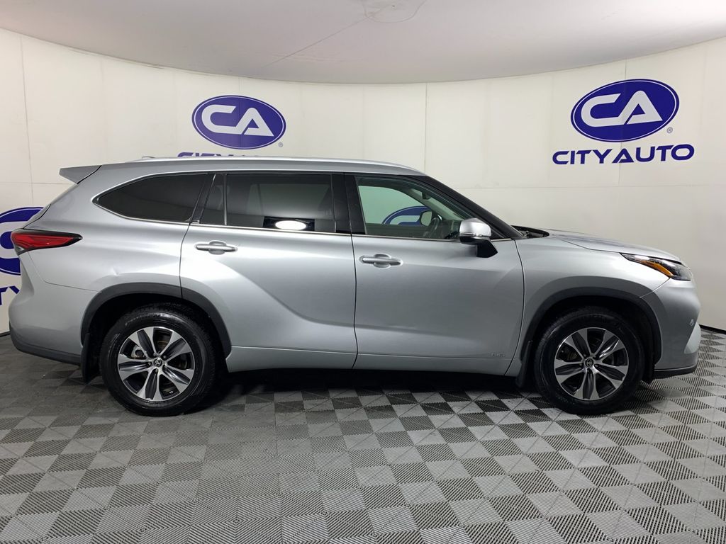 Used 2022 Toyota Highlander Hybrid SUV