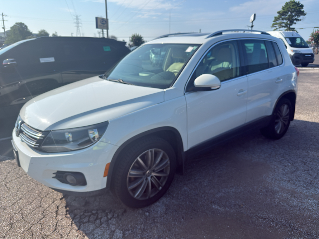 2015 Volkswagen Tiguan 2.0T SE's photo