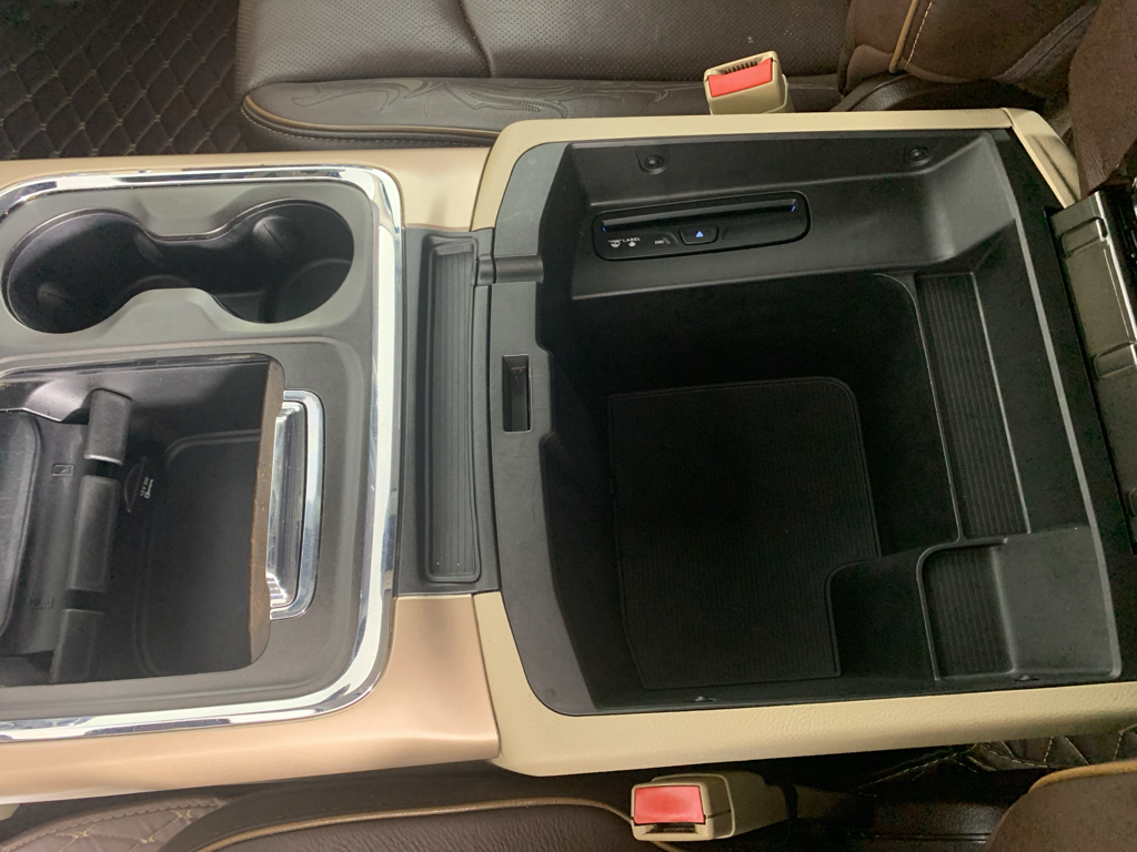 Vehicle photo 28