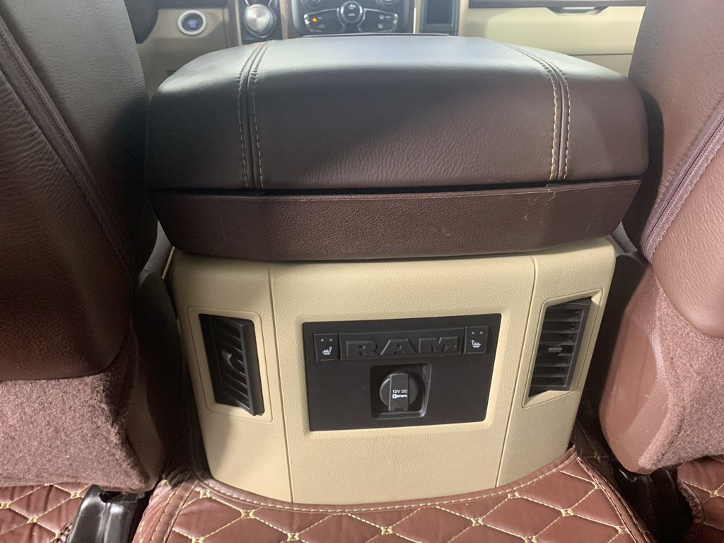 Vehicle photo 33