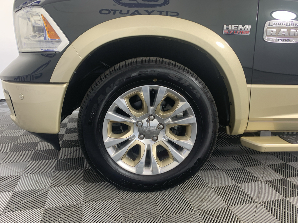 Vehicle photo 9