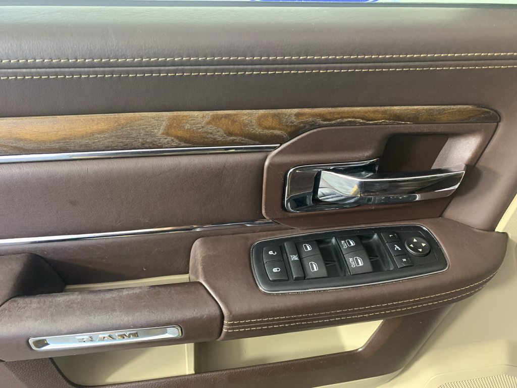 Vehicle photo 13