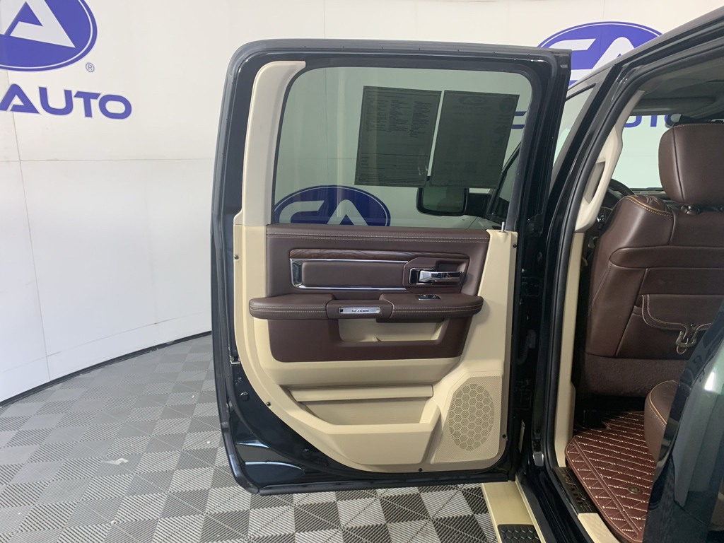 Vehicle photo 30