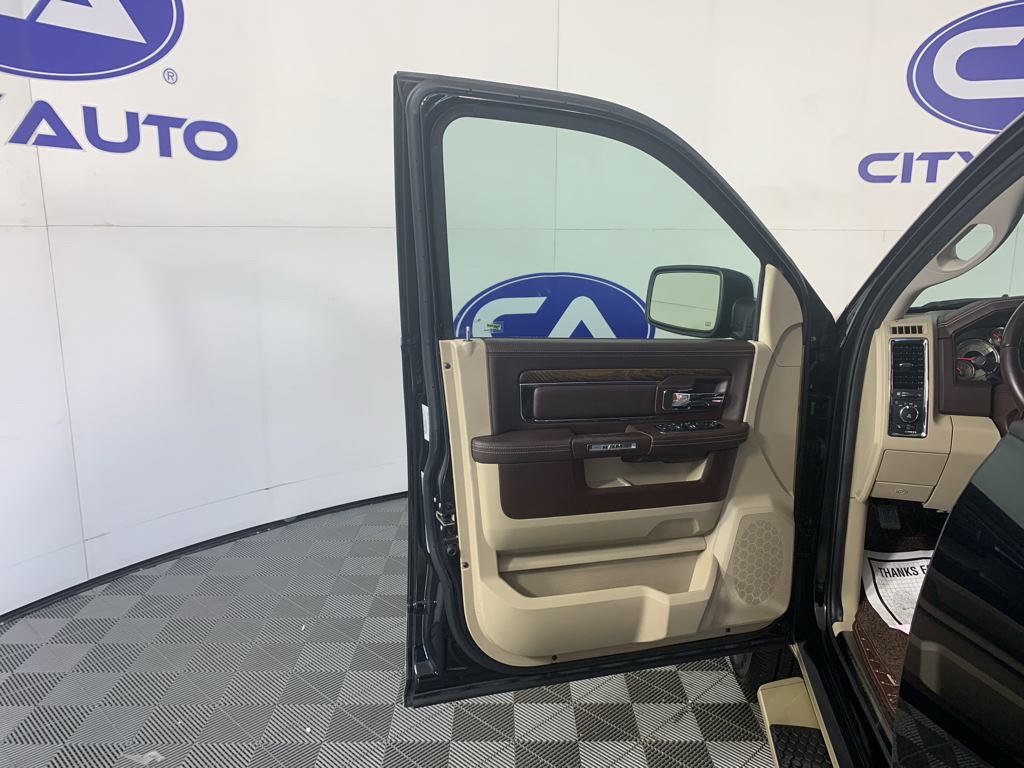 Vehicle photo 12