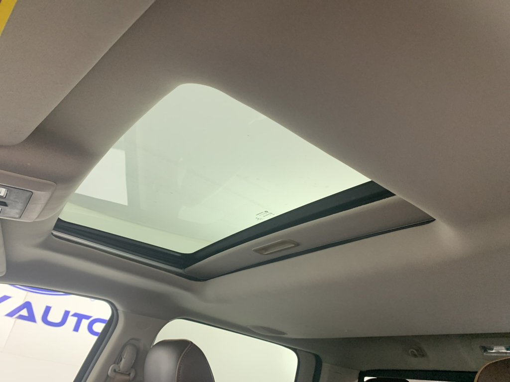 Vehicle photo 29