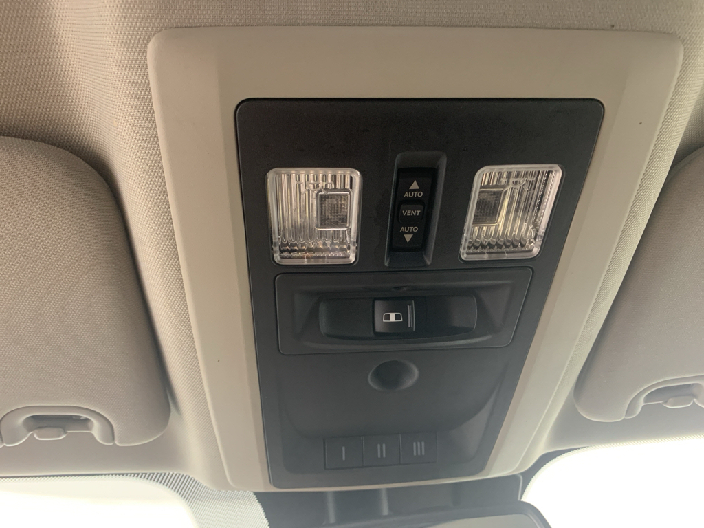Vehicle photo 26