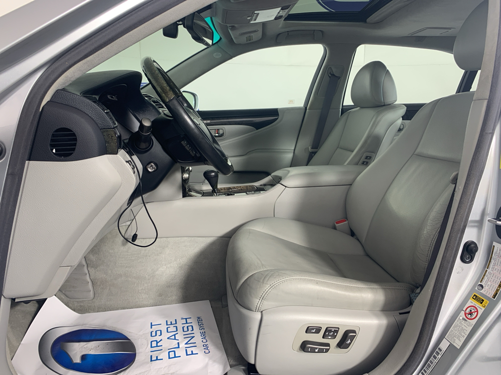 Vehicle photo 15