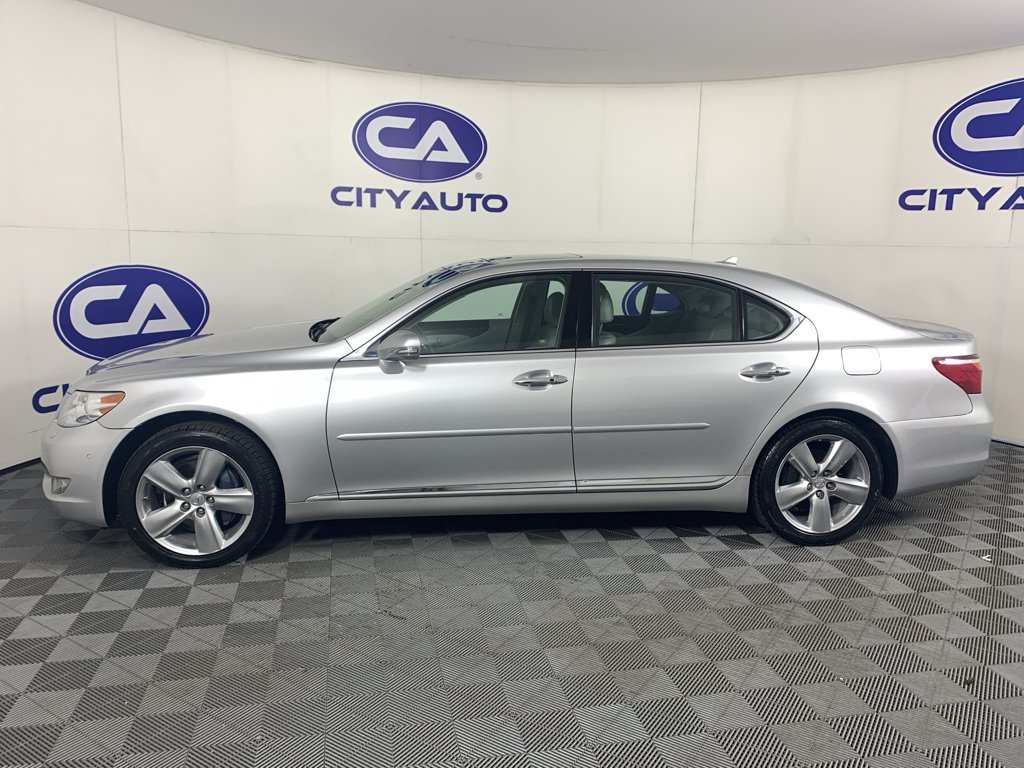 Vehicle photo 6
