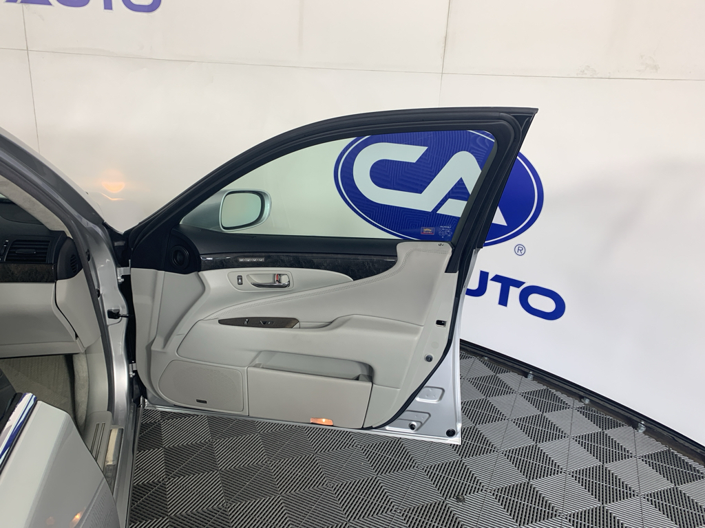Vehicle photo 38